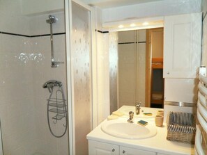 Hair dryer - Renovated apartment - 1 bedroom, sleeps 6, pets allowed (Arâches-la-Frasse)