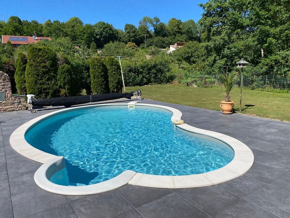 Pool - Spacious cottage with pool and terrace in village (Bocquegney)
