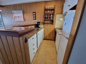 Fridge, microwave, oven, dishwasher - Cozy apartment in L'Escala near the beach (L'Escala)