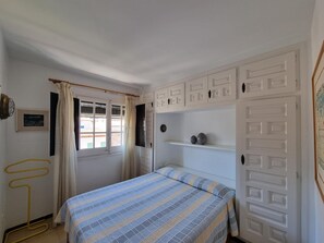2 bedrooms, free WiFi - Cozy apartment in L'Escala near the beach (L'Escala)