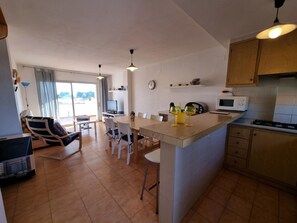 Dining - Charming apartment with terrace and pool in L'Escala, near the beach (L'Escala)