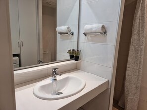 Bathroom - 1-bedroom apartment with terrace, close to the beach (L'Escala)