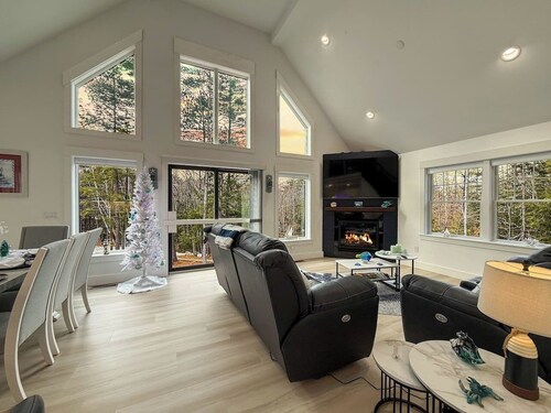 Northview Chalet | Brand New, Hot Tub, Spacious