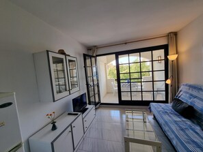 TV - Apartment with sea view terrace and pool 50m from the beach (L'Escala)