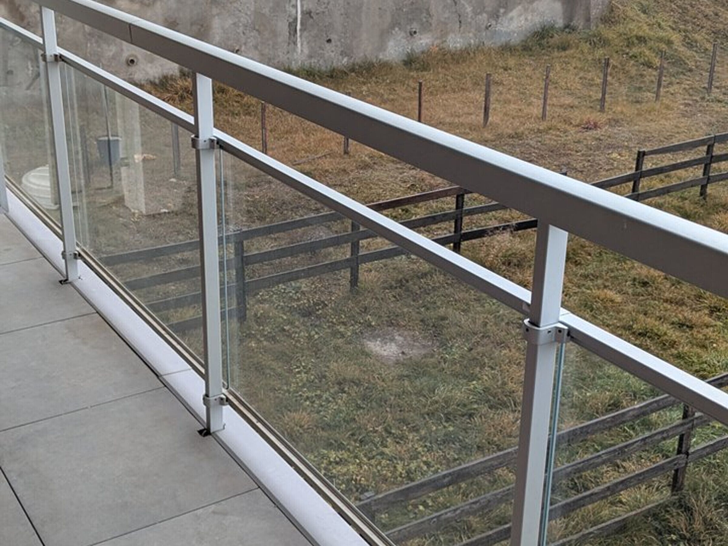 المنطقة المحيطة بالمنشأة