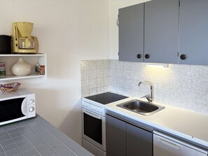 Kühlschrank, Mikrowelle, Ofen