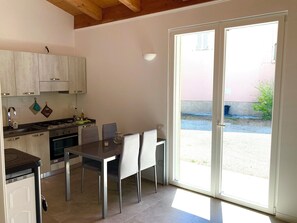 Fridge, microwave, oven, stovetop - Wooden retreat "MY HOUSE", near sea and mountains, ideal for tourists to relax (Marche)