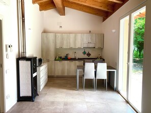 Fridge, microwave, oven, stovetop - Wooden retreat "MY HOUSE", near sea and mountains, ideal for tourists to relax (Marche)