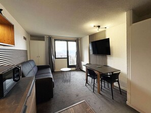 TV - Studio for 4 people in Les Orres 1650 with direct access to slopes (Les Orres)