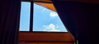 Charming 1-bedroom cottage with AC in cozy Sioni