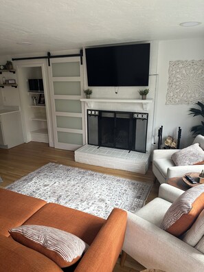 Living area - Charming 3 -Bedroom House (Randolph)