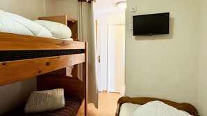 A bunk bed room with a television on the wall. - Studio ski-in/ski-out with large balcony at Les Orres (Les Orres)