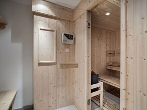 A wooden sauna room with a control panel, wooden benches, and a small shelf. - Chalet in Saint-Gervais-les-Bains, 11 ppl, sauna, Wi-Fi, parking (Saint-Gervais-les-Bains)