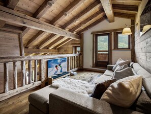 TV - Chalet in Saint-Gervais-les-Bains, 11 ppl, sauna, Wi-Fi, parking (Saint-Gervais-les-Bains)
