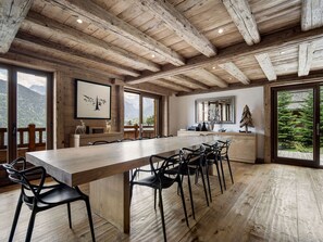 Dining - Chalet in Saint-Gervais-les-Bains, 11 ppl, sauna, Wi-Fi, parking (Saint-Gervais-les-Bains)