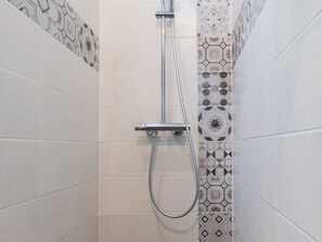 Bathroom - Charming house with garden and Wi-Fi (Bouvron)