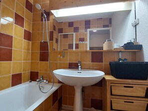 Bathroom - Renovated studio in Les Deux Alpes, near slopes, sleeps 4 (Les Deux Alpes)