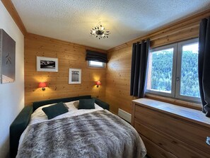 2 bedrooms, free WiFi - 3-Room Alcove Apartment for 6 in Méribel, near shops (Méribel)