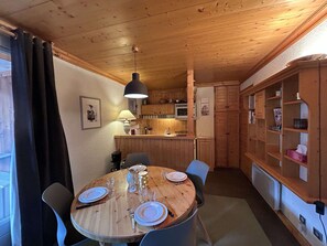 Dining - 3-Room Alcove Apartment for 6 in Méribel, near shops (Méribel)