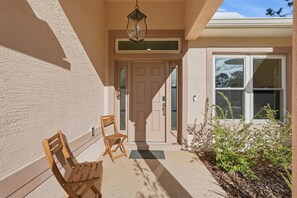 Exterior detail - Soak, Play, Ride & Beach — Your Florida Escape (Palm Coast)