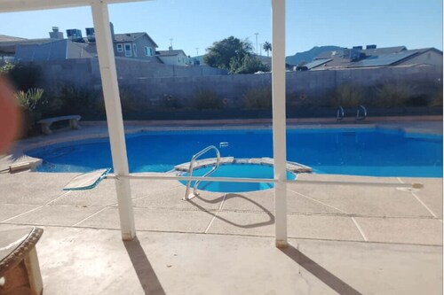 House in Henderson with Pool and backyard