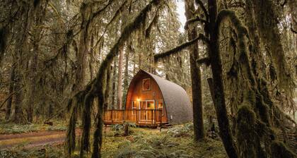 Cozy Arched Cabin, Couple's Retreat, NEW Hot Tub & Barrel Sauna
