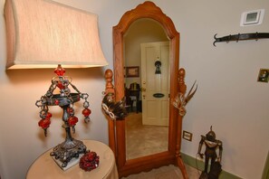 Interior - Angeline's Room at The Historic Eureka Inn and Event Center (Jonesborough)