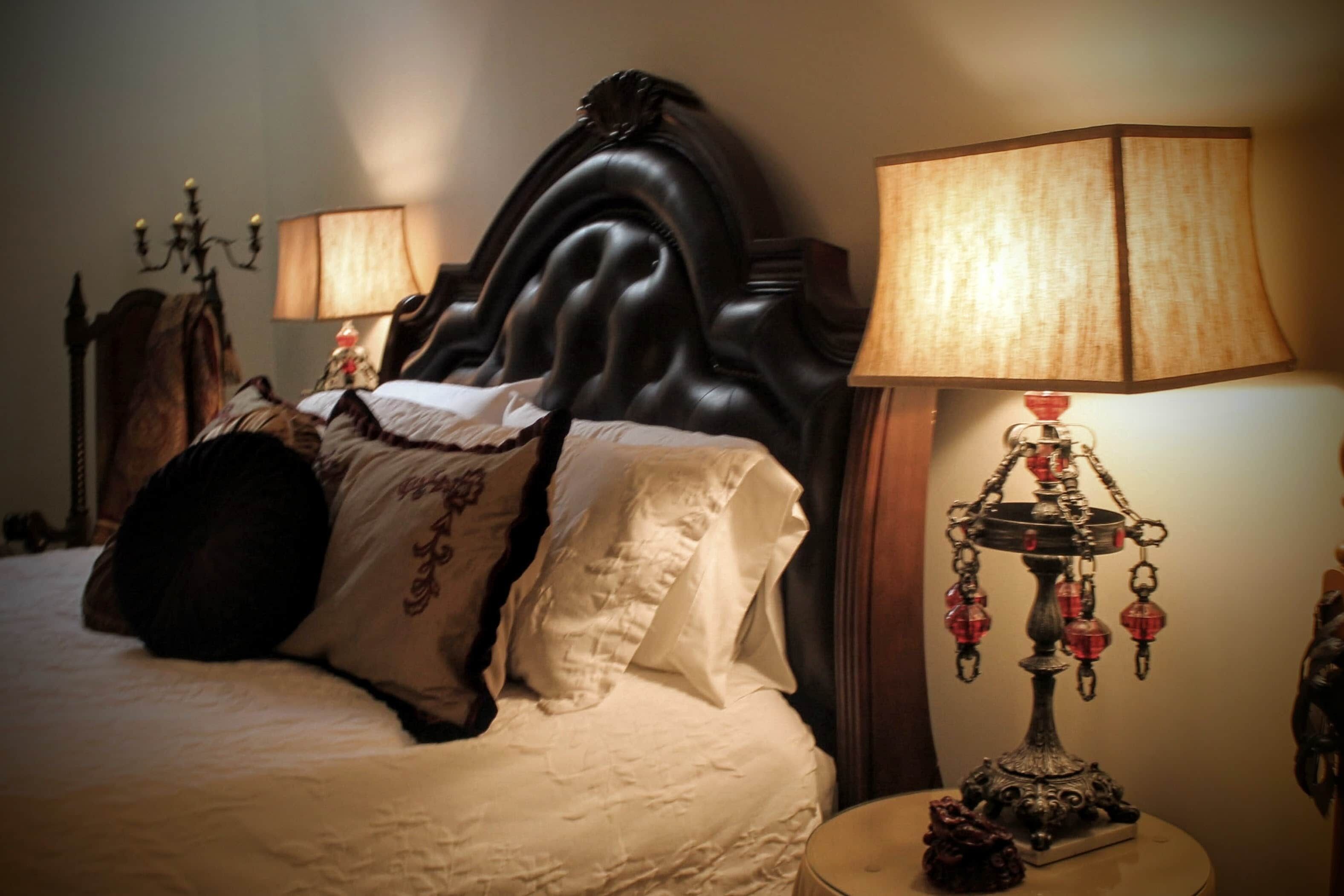 Silitysrauta/-lauta, Wi-Fi, vuodevaatteet