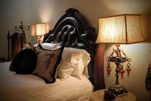 Iron/ironing board, WiFi, bed sheets - Angeline's Room at The Historic Eureka Inn and Event Center (Jonesborough)