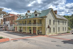 Exterior - The Sample Room  at The Historic Eureka Inn and Event Center (Jonesborough)