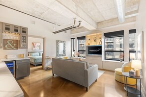 Apartment (2 Bedrooms) | Living room | TV - Sable 205 - Two Bedroom (Minneapolis)