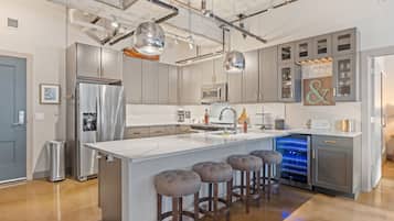 Apartamento (2 Bedrooms) | Cocina privada | Microondas, horno, placa de cocina y lavavajillas