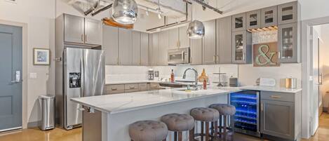 Appartement (2 Bedrooms) | Cuisine privée | Micro-ondes, four, plaque de cuisson, lave-vaisselle