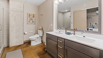 Apartment (2 Bedrooms) | Bathroom