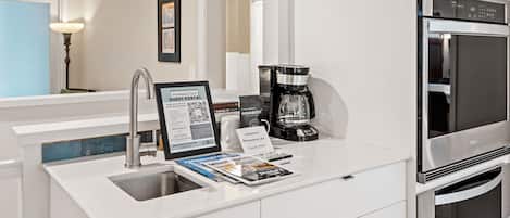 Mikrowelle, Ofen, Herdplatte, Geschirrspüler