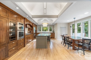 Villa (5 Bedrooms) | Private kitchen