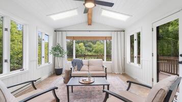 Villa (5 Bedrooms) | Front of property