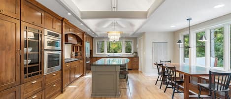 Villa (5 Bedrooms) | Cocina privada | Microondas, horno, parrilla de estufa y lavavajillas