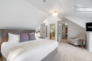 Villa (5 Bedrooms) | 5 bedrooms, laptop workspace, iron/ironing board, bed sheets