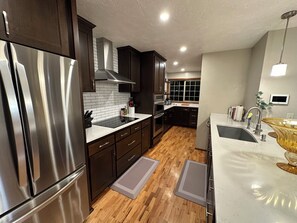 ميكروويف، فرن، موقد طهي مسطح، غسالة أطباق