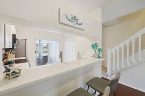 Fridge, microwave, oven, stovetop - Peaceful Lakeside Stay with Private Screened Patio-Community Pool-Near Beaches (Bradenton)