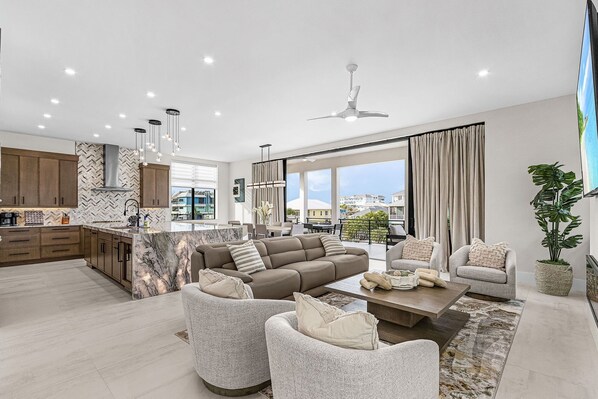 TV, fireplace - Oyster Cluster Vacation Home (Fort Myers Beach)