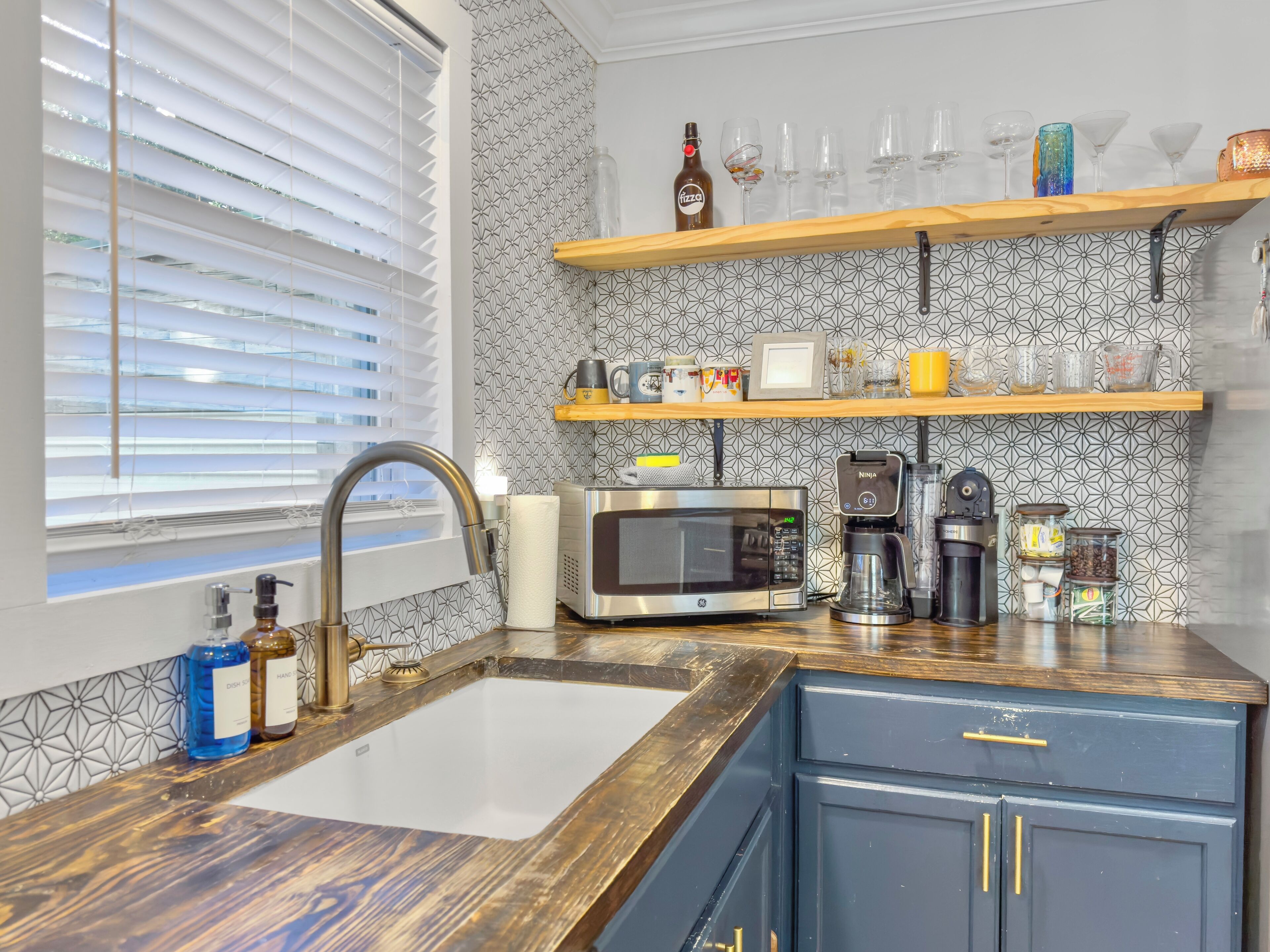 雪櫃、微波爐、焗爐、爐具