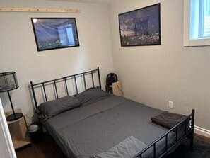 3 bedrooms, iron/ironing board, WiFi, bed sheets - Falcon Escape- Basement (Calgary)