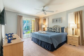 3 bedrooms, iron/ironing board, travel cot, free WiFi - It's All NEW & Near Disney! Designer Kitchen, Sleeps 6, NO Steps, Patio, Pool (Kissimmee)