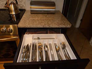 Fridge, microwave, oven, stovetop - It's All NEW & Near Disney! Designer Kitchen, Sleeps 6, NO Steps, Patio, Pool (Kissimmee)