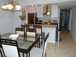 Dining - It's All NEW & Near Disney! Designer Kitchen, Sleeps 6, NO Steps, Patio, Pool (Kissimmee)