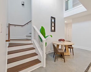 Interior - Short & Extended Stays ▪ Full Kitchen ▪ Workspace ▪ Garage ▪ Washer/Dryer (Lafayette)