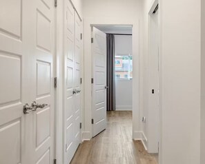Interior - Short & Extended Stays ▪ Full Kitchen ▪ Workspace ▪ Garage ▪ Washer/Dryer (Lafayette)