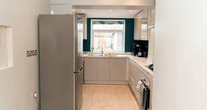 House - Sleeps 5 - Ensuite Bedrooms